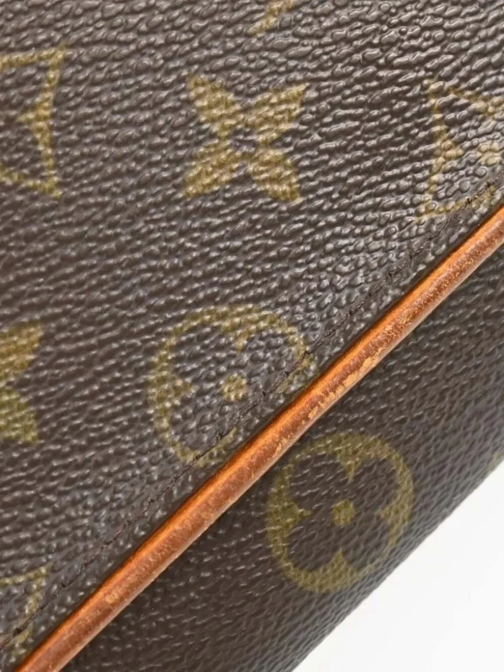 Louis Vuitton outside 	ab